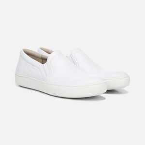 NIB Naturalizer Women’s Marianne Slip On Leather Sneaker in White Size 5.5M